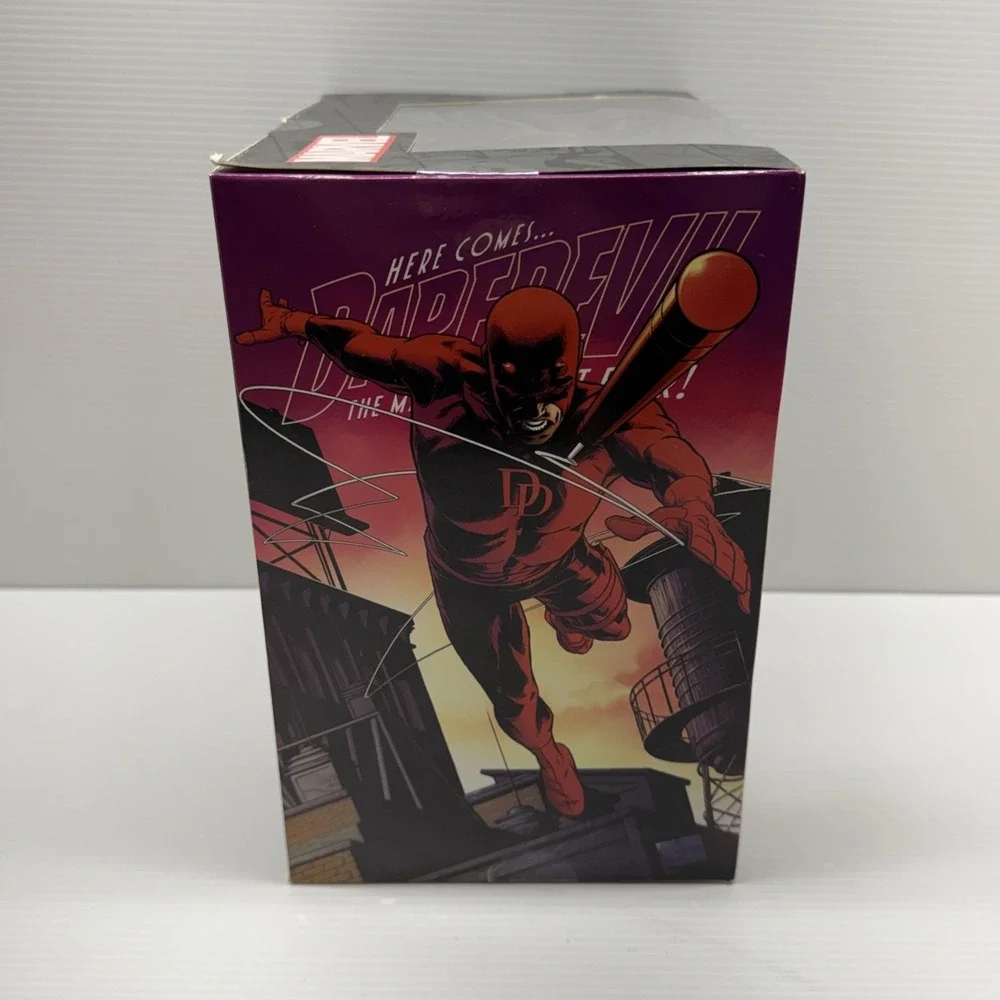 McFarlane Toys Marvel Daredevil #600 Platinum Chase 1:10 Scale Figure with Scene